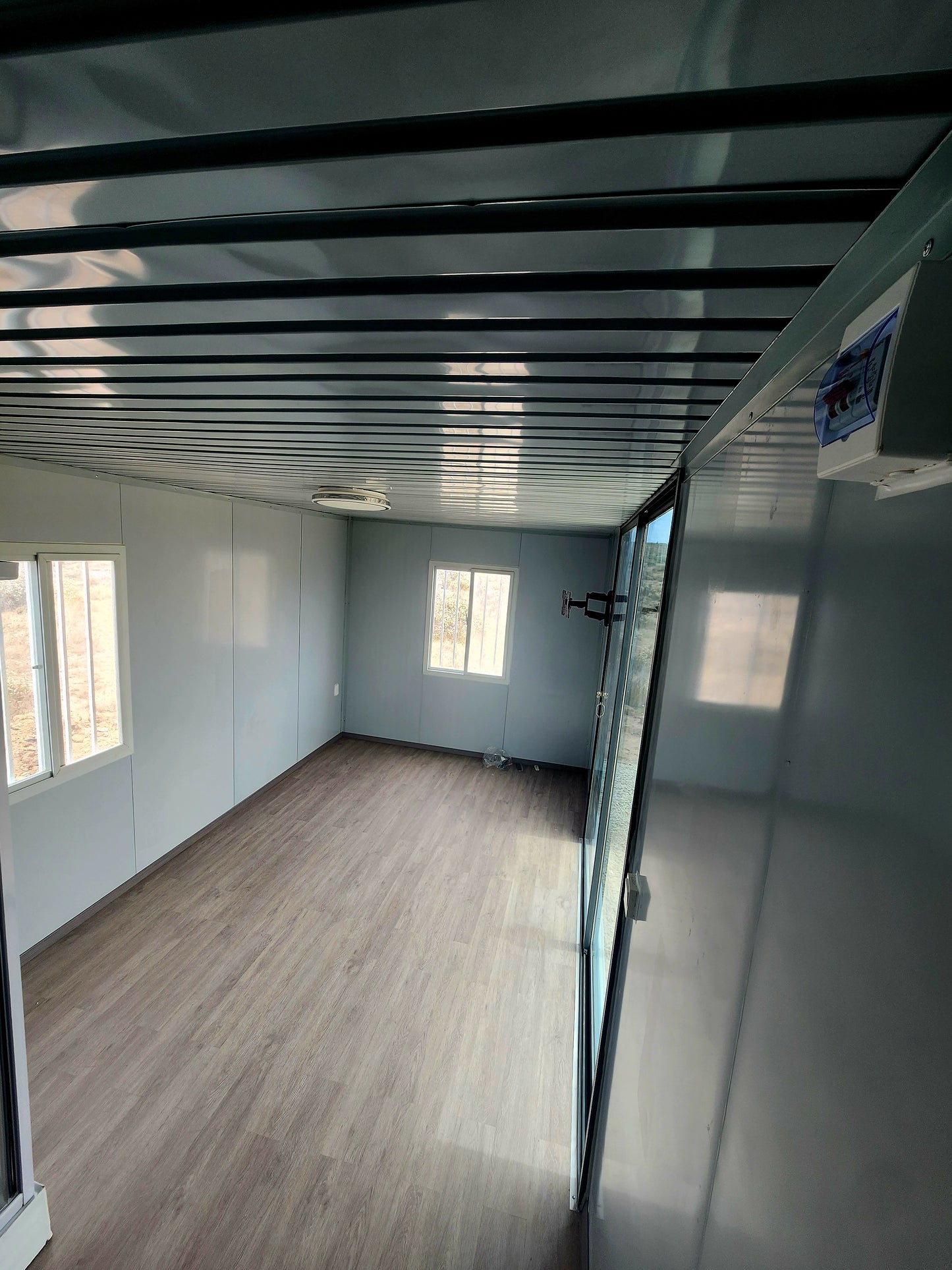 Luxury single container