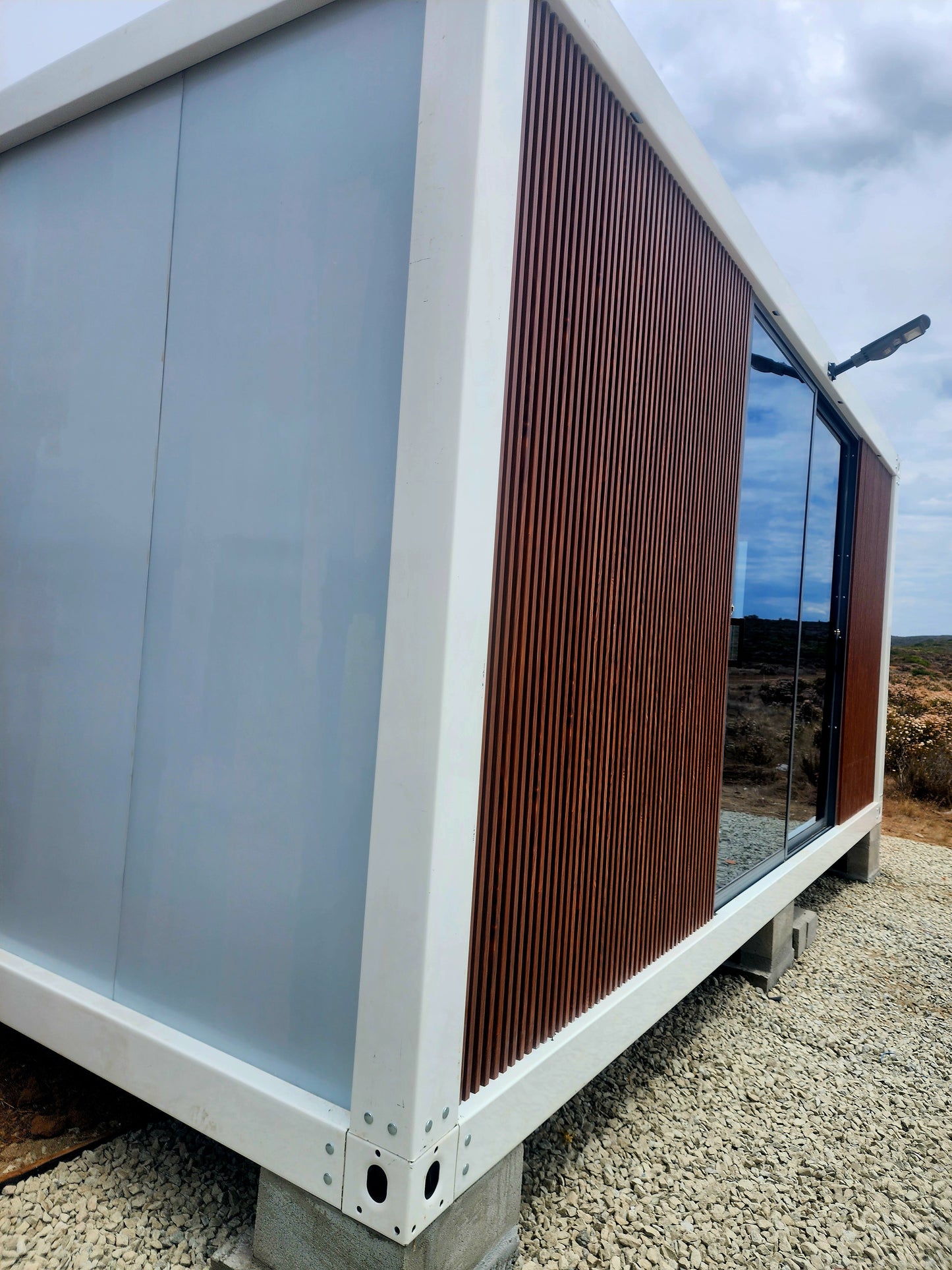 Luxury single container